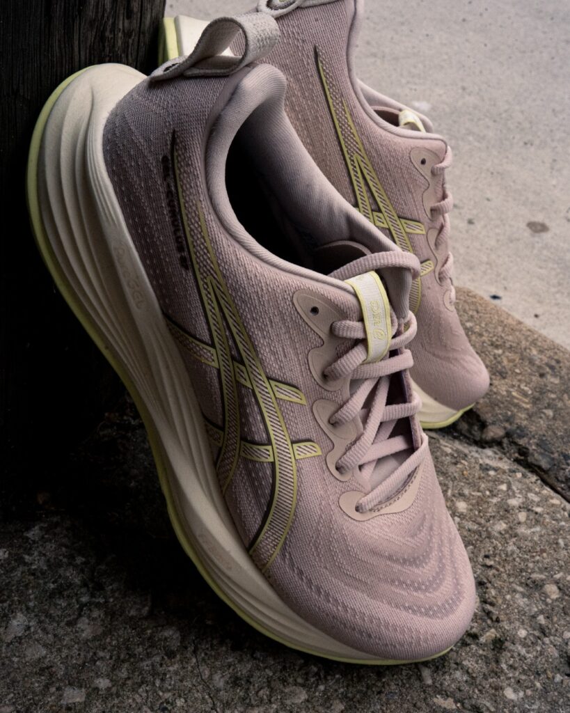 asics gel-cumulus 27 - leaning right