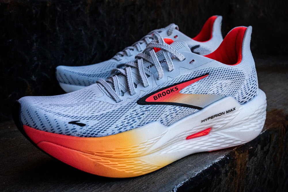 brooks hyperion max 2 - both shoes landscape
