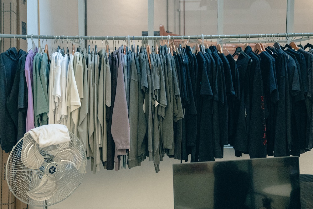 hermanos koumori - shirt rack