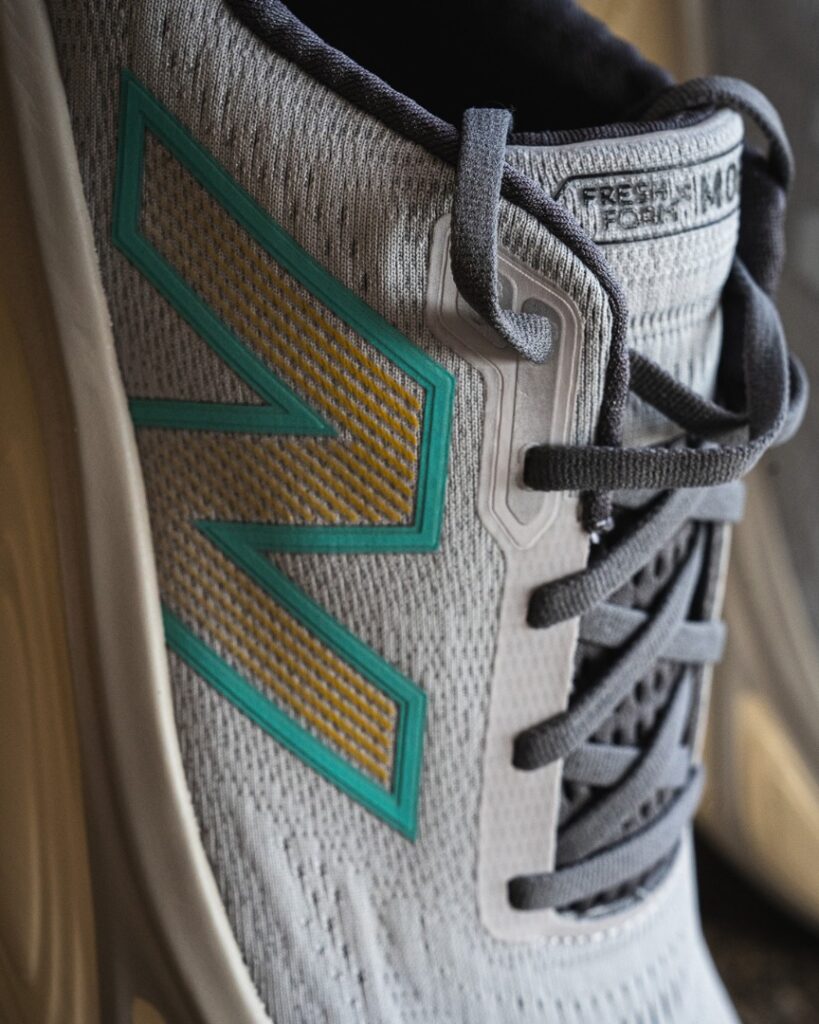 new balance more v5 - logo side