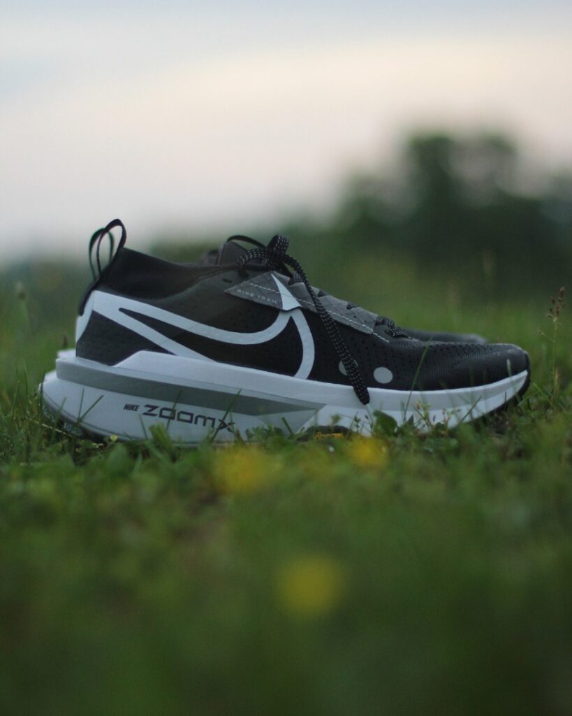 nike zegama 2 - vertical - side